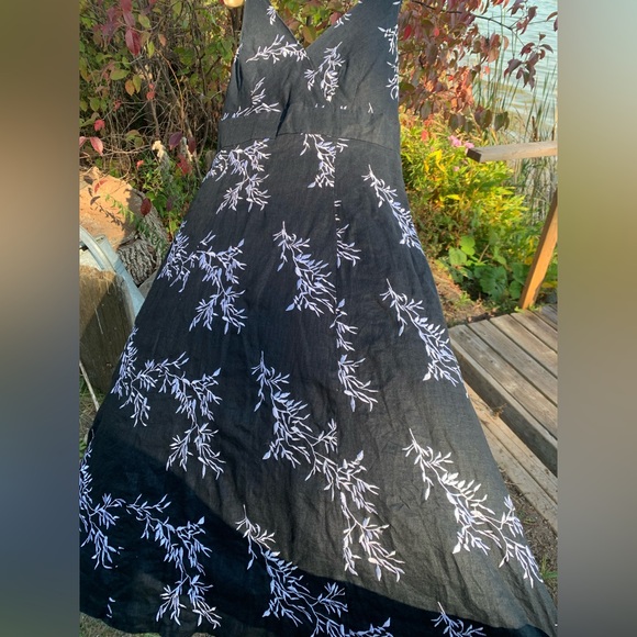 Romantic Embroidered Linen Midi Dress - Picture 5 of 9